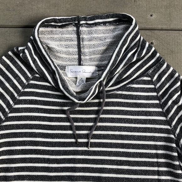 French Laundry medium grey and white sweatshirt - Picture 3 of 9